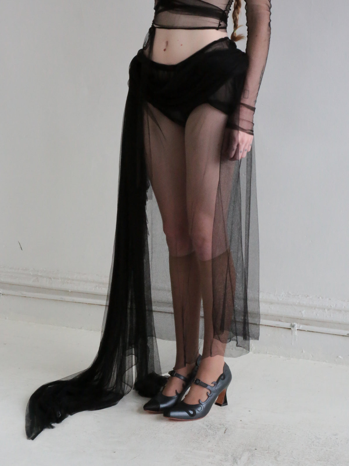 BUSTLE TRAIN black