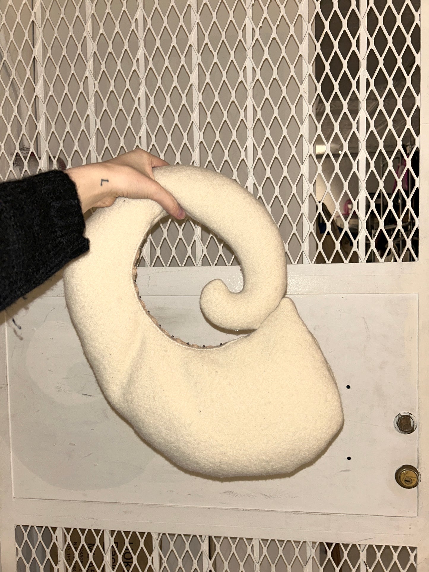 CRESCENT BAG / boiled wool