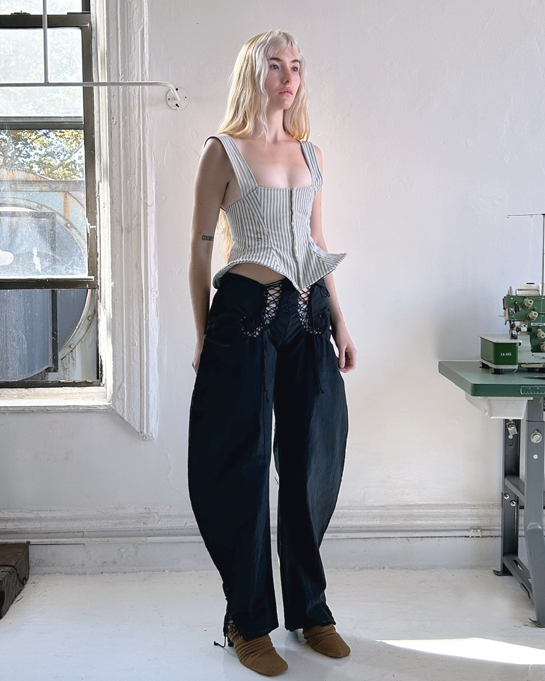 CIRCLE LEGS