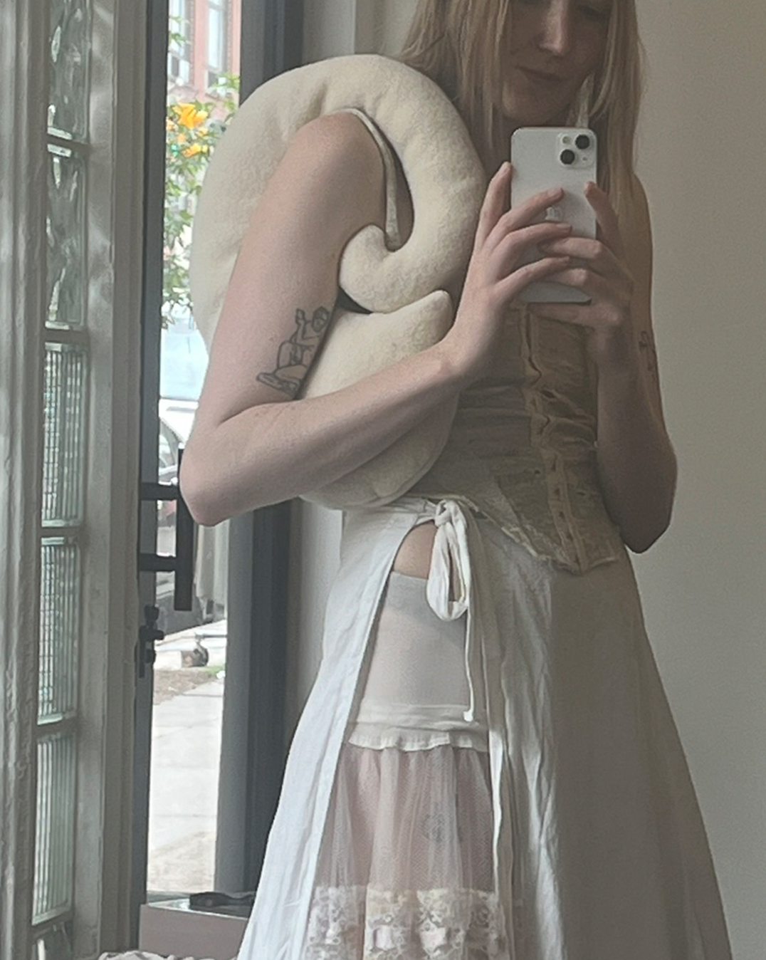 CRESCENT BAG / boiled wool