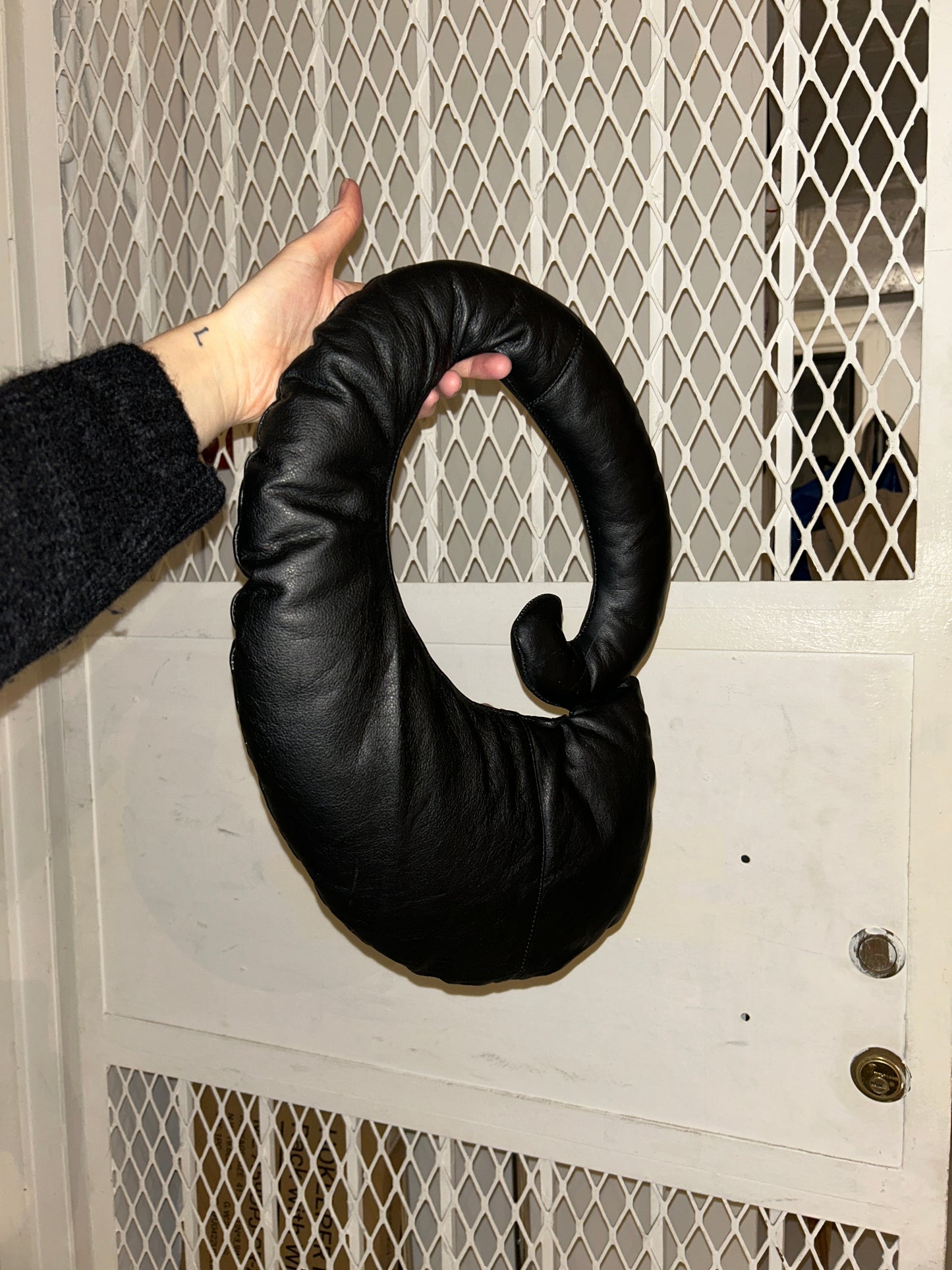 CRESCENT BAG / leather