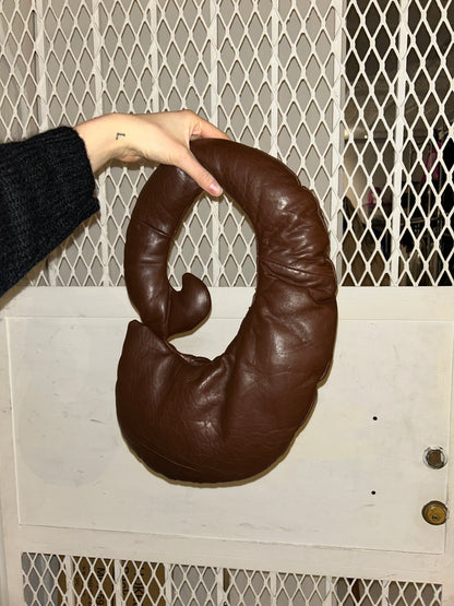 CRESCENT BAG / leather