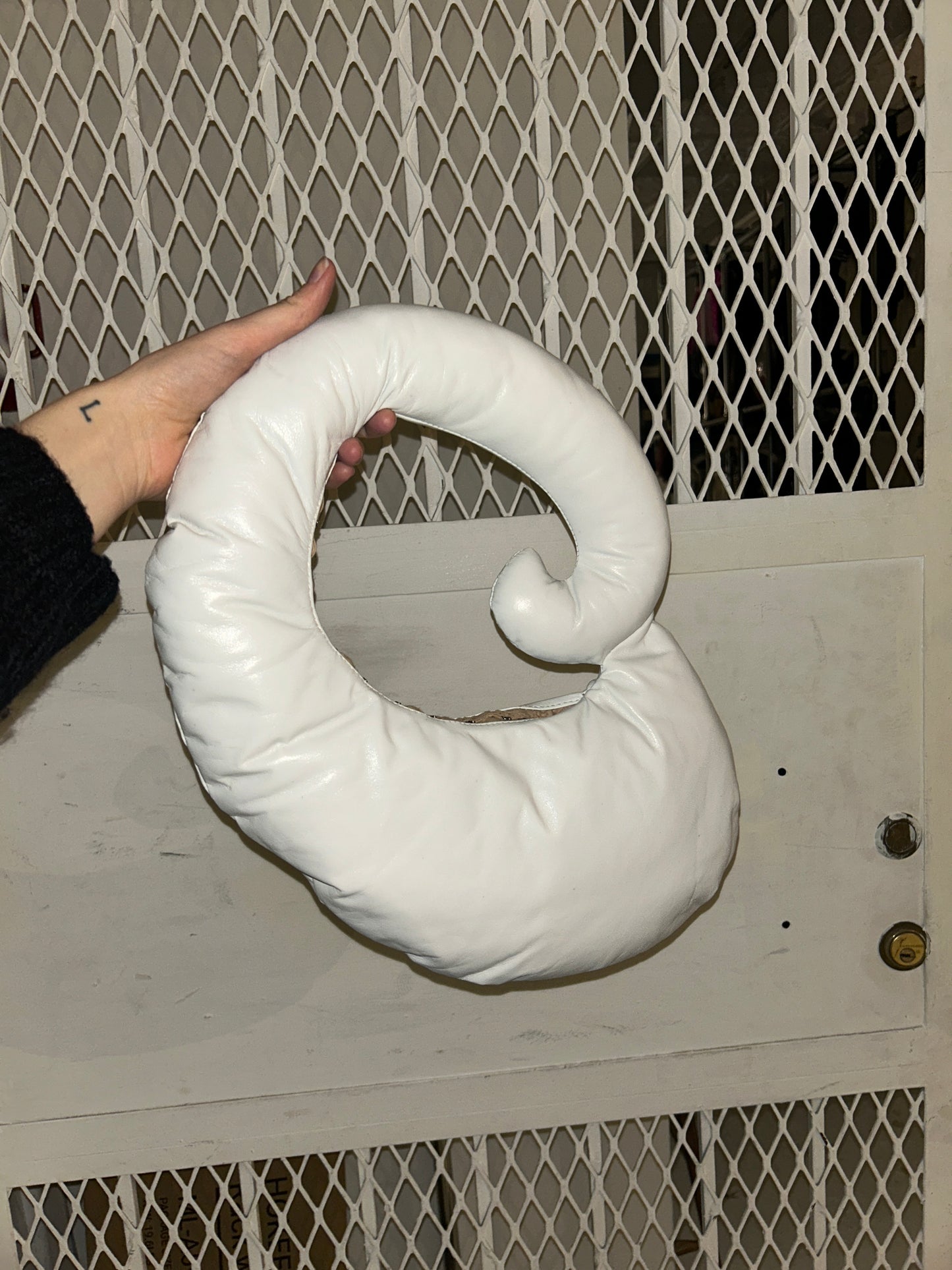 CRESCENT BAG / leather