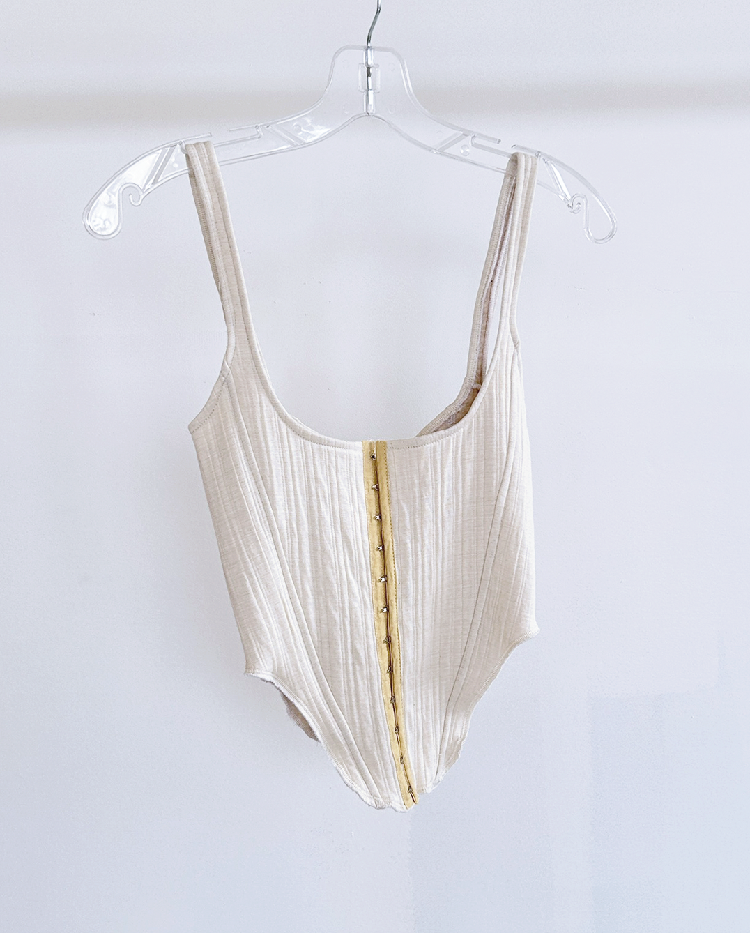 HOOK AND EYE TANK