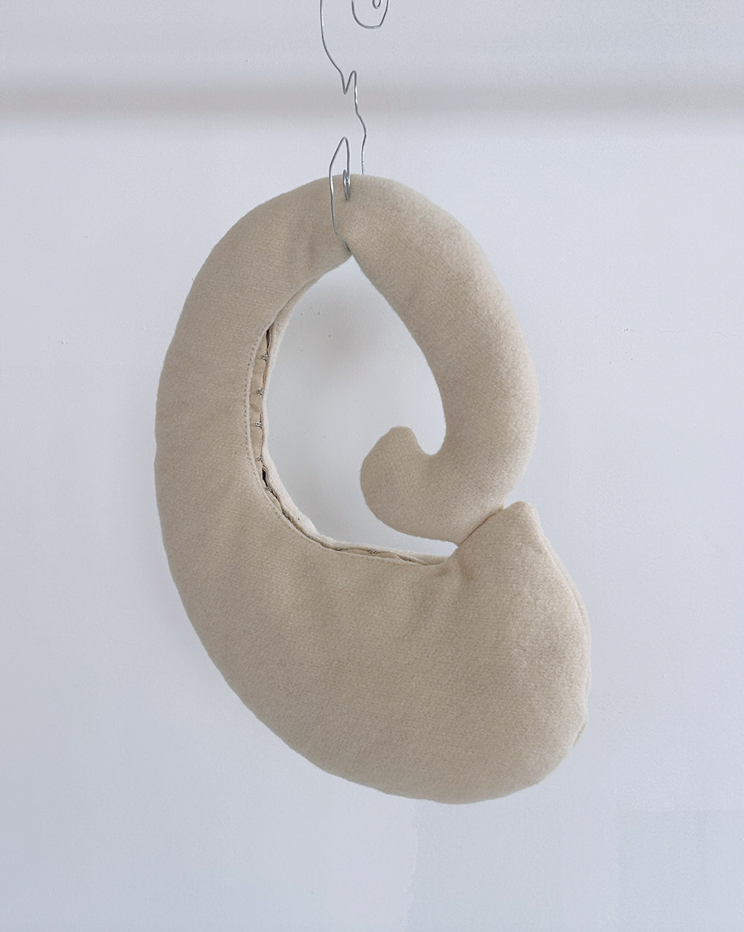 CRESCENT KISS WOOL