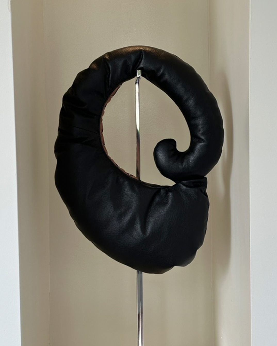 CRESCENT BAG / brown leather