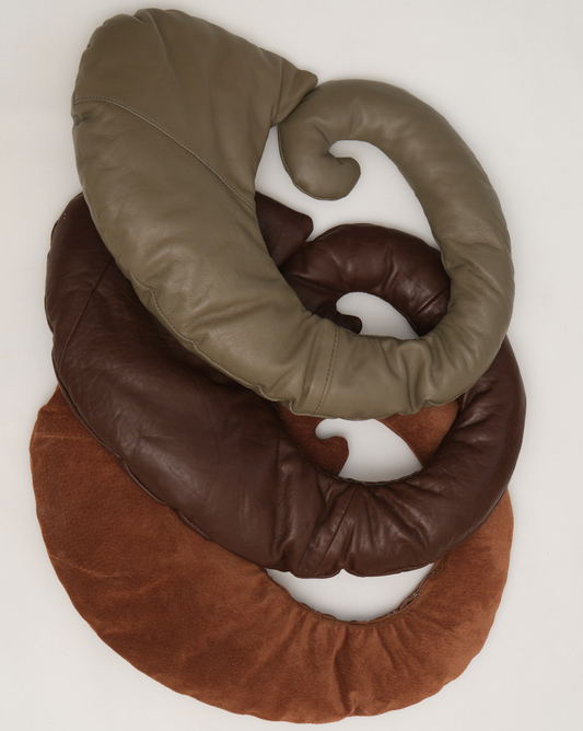 CRESCENT BAG / leather