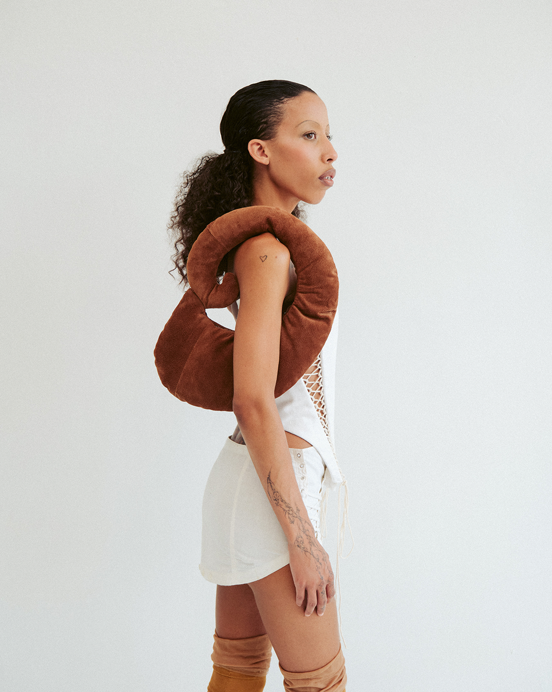 CRESCENT BAG / brown leather