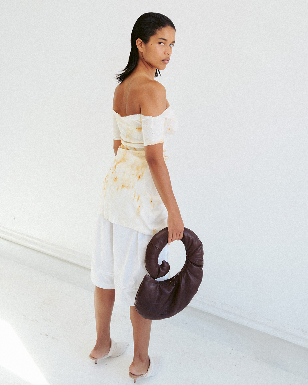 CRESCENT BAG / brown leather