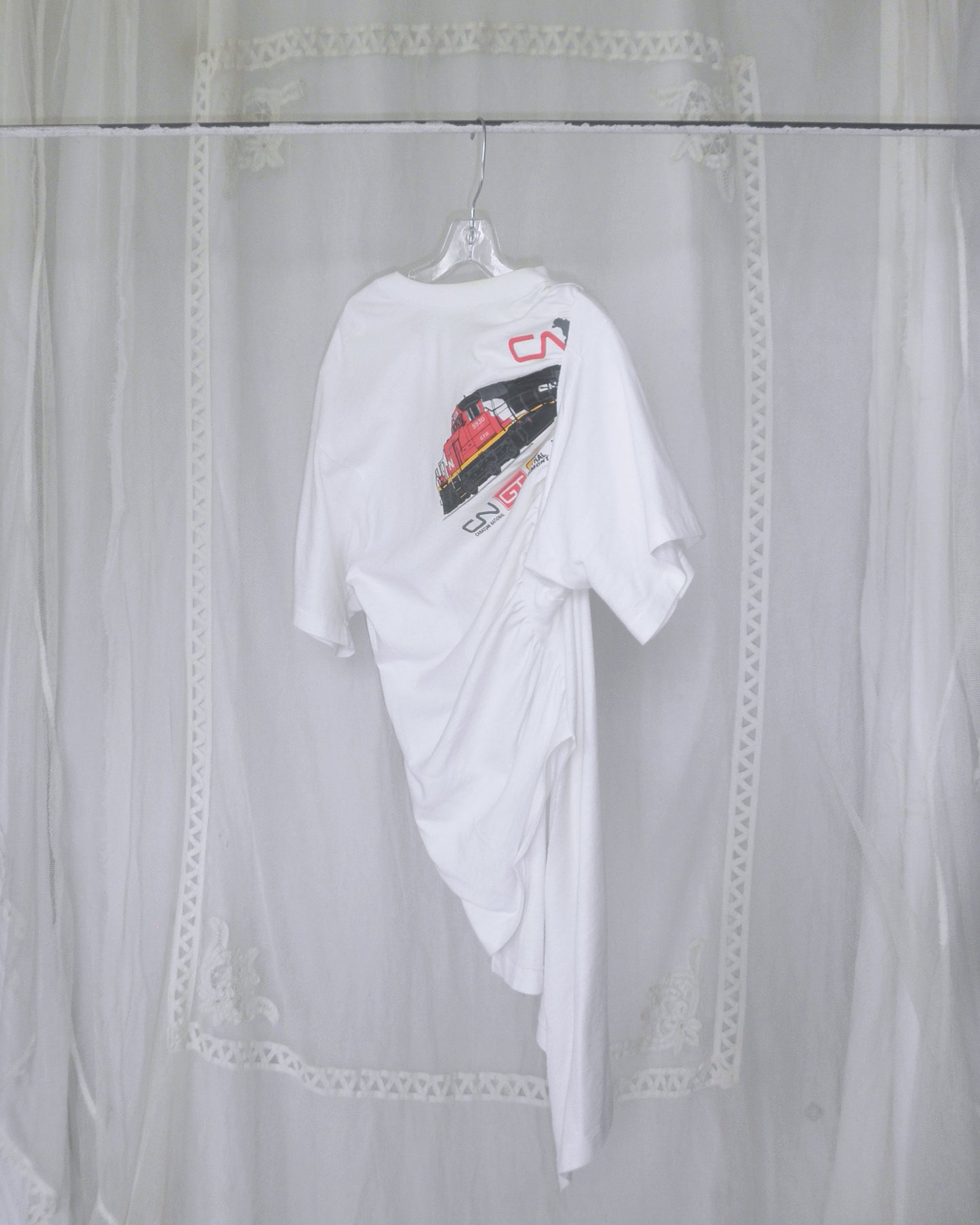 train tee