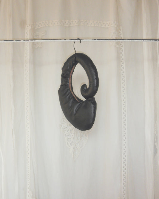 CRESCENT BAG / leather