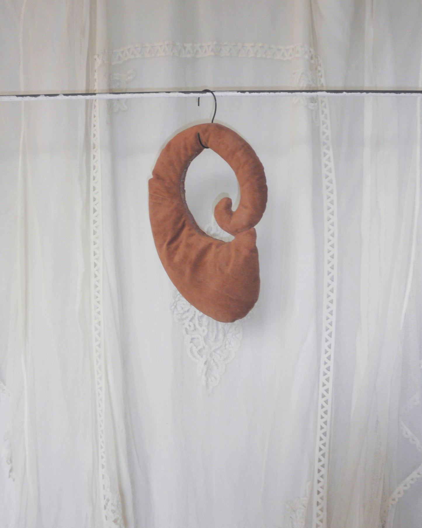 CRESCENT BAG / leather